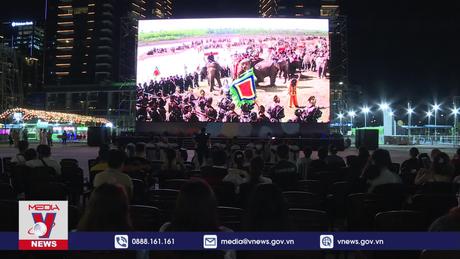 Khán giả TP.HCM thích thú trải nghiệm xem phim ngoài trời