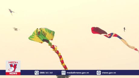 Nhộn nhịp đồng diều ngoại thành TP.HCM dịp cuối tuần