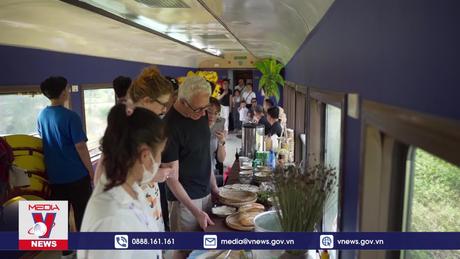 Ấn tượng đoàn tàu 'Kết nối di sản Miền Trung'