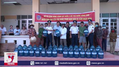Cảnh sát biển hỗ trợ nước uống cho nhân dân vùng hạn mặn Bến Tre