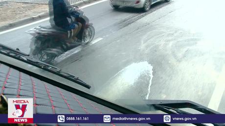 Phun nước rửa đường trở lại để cải thiện ô nhiễm không khí