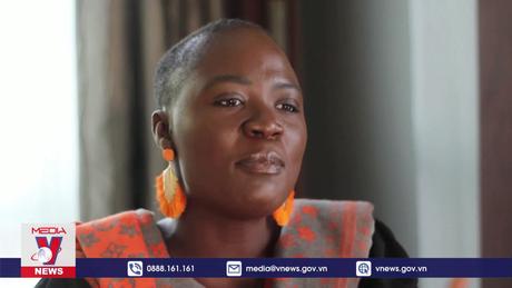 Người phụ nữ đầu tiên trên thế giới lái xe từ châu Âu đến châu Phi