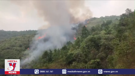 Khẩn trương dập tắt đám cháy rừng tại Nậm Nhùn, Lai Châu