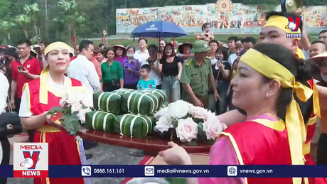 Hội thi gói, nấu bánh chưng, giã bánh giầy dịp Giỗ Tổ Hùng Vương 