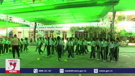 Trường học TP.HCM tìm đủ cách chống nắng nóng 