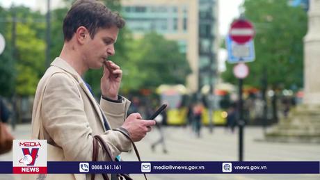 Anh thông qua luật cấm giới trẻ hút thuốc lá