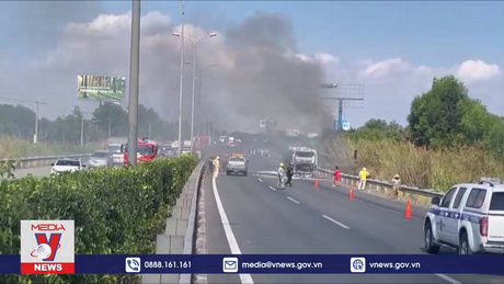 Xe khách giường nằm cháy rụi trên cao tốc TP.HCM – Dầu Giây
