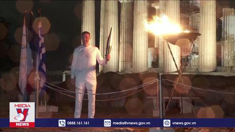 Ngọn đuốc Olympic Paris 2024 tới thành cổ Acropolis