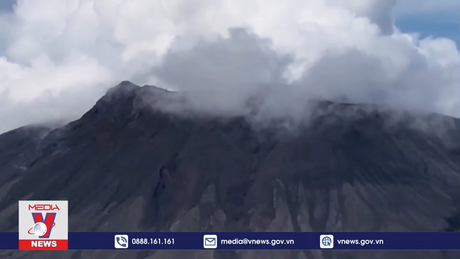 Hàng không đình trệ do núi lửa phun trào ở Indonesia
