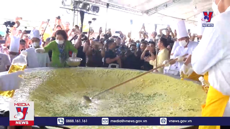 Bánh xèo khổng lồ tại Lễ hội Bánh dân gian Nam Bộ 