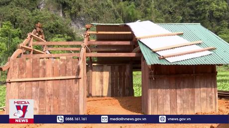 Giông lốc làm hư hại hơn 100 ngôi nhà tại Tuyên Quang