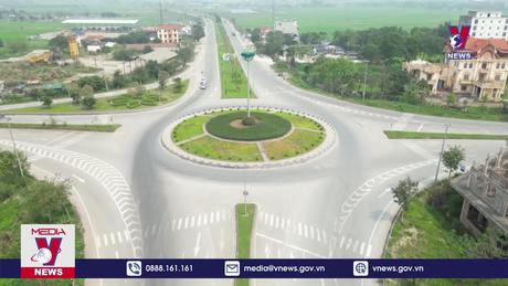 Nguy cơ mất an toàn giao thông do người dân tự phá dải phân cách