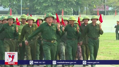 Nỗ lực luyện tập diễu hành