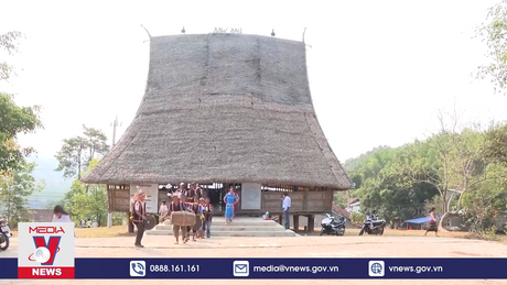 Giữ nếp nhà Rông truyền thống