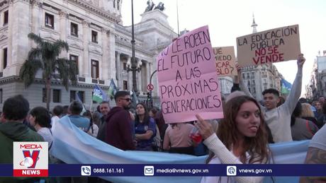 Biểu tình lớn phản đối chính phủ tại Argentina