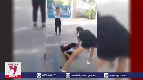 Làm rõ vụ việc một nữ sinh bị đánh dã man trước cổng trường