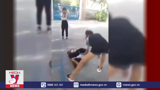 Làm rõ vụ việc một nữ sinh bị đánh dã man trước cổng trường