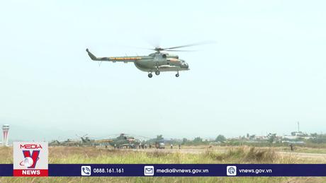 Không quân bay hợp luyện đội hình tại Điện Biên