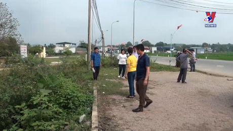 Hộp thư VNews: Người dân có lấn chiếm hành lang ATGT?