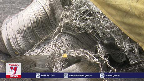 Tạm giữ 06 container kim loại trị giá 30 tỷ đồng