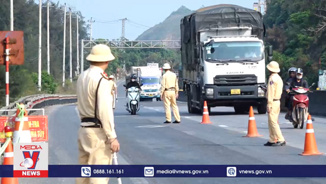 CSGT Quảng Bình phục vụ nhân dân, tạo hình ảnh đẹp trong dịp Lễ