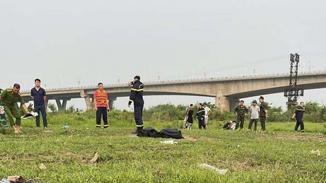 Hai học sinh Hà Nội đuối nước khi bơi sông Hồng