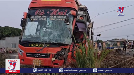 Thăm hỏi các nạn nhân trong vụ tai nạn giữa hai xe khách 