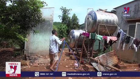 Người nghèo vùng biên gặp khó vì thiếu nước sinh hoạt 