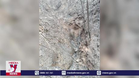 Phát hiện thi thể ba người bị cháy trong khe núi