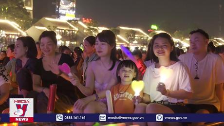 Hàng nghìn người tham dự chương trình “Rực rỡ Hoa Lư”