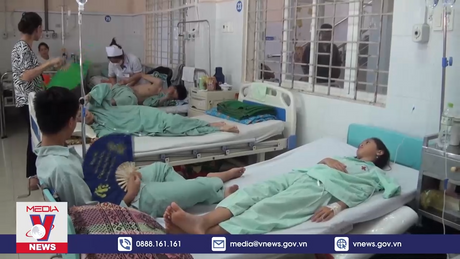 Khoảng 250 người nghi ngộ độc sau khi ăn bánh mì thịt ở Đồng Nai