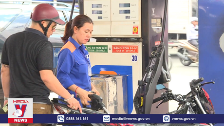 Giá xăng tăng tiến sát 25.000 đồng/lít