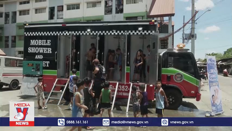 Nhà tắm di động giúp chống nóng tại Philippines