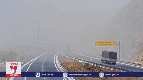 Khai thác đá gây bụi chắn tầm nhìn trên cao tốc Nha Trang - Cam Lâm