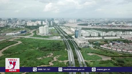 Vốn ngoại chảy mạnh vào bất động sản