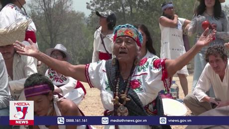 Người dân Mexico cúng thần “cầu mưa”