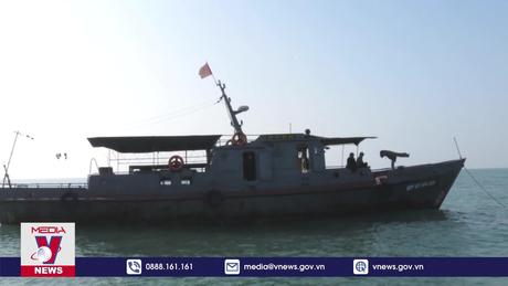 Bốn tàu cá cùng 11 ngư dân gặp nạn trên biển