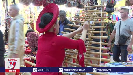 Hàng thủ công mỹ nghệ Việt thu hút khách Paris