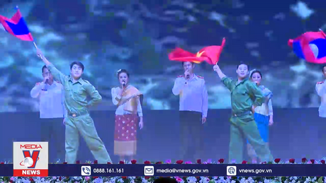 Lào mít tinh trọng thể kỷ niệm 70 năm chiến thắng Điện Biên Phủ