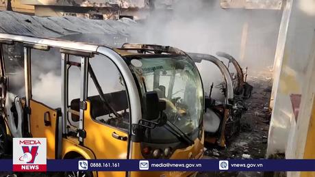 40 xe điện du lịch ở Hội An bị thiêu rụi