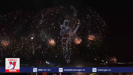 Bữa tiệc ánh sáng chào đón ngọn đuốc Olympic