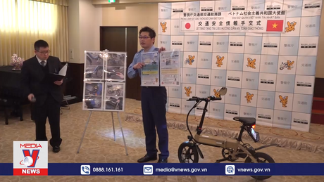 Cảnh sát Tokyo hướng dẫn an toàn giao thông cho người Việt tại Nhật Bản