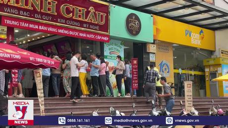 Giá vàng lên ngưỡng 90 triệu đồng, người Hà Nội đổ xô đi mua vàng
