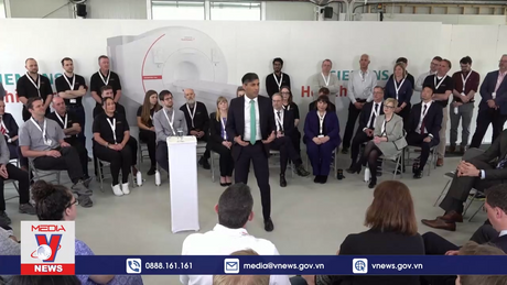 Kinh tế Anh thoát suy thoái