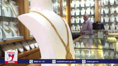 Người dân London dè dặt mua vàng vì giá cao kỷ lục