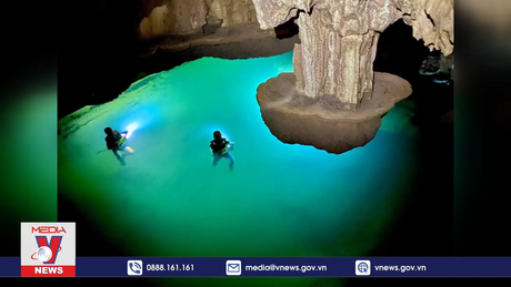 Phát hiện hồ nước “lơ lửng” trong hang Thung