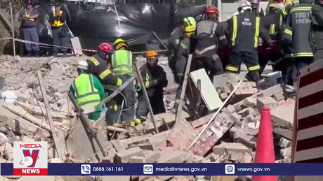 Giải cứu người bị chôn vùi 5 ngày ở Nam Phi