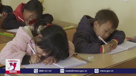 Khai trừ Đảng Hiệu trưởng bớt khẩu phần ăn của học sinh
