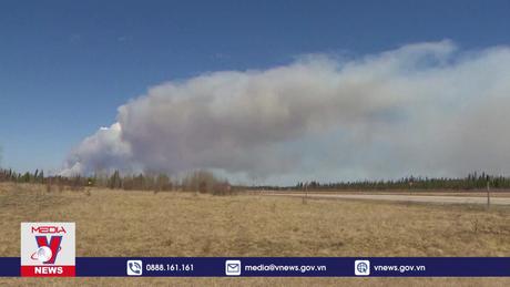 Canada chật vật đối phó với cháy rừng