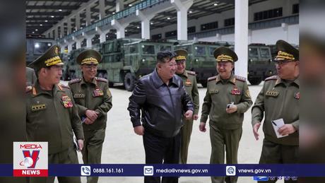 Nhà lãnh đạo Triều Tiên thị sát hệ thống tên lửa chiến thuật
